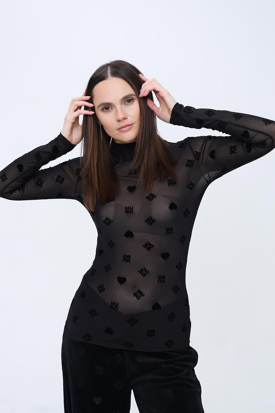 Водолазка Hugo с логотипом и сердцами