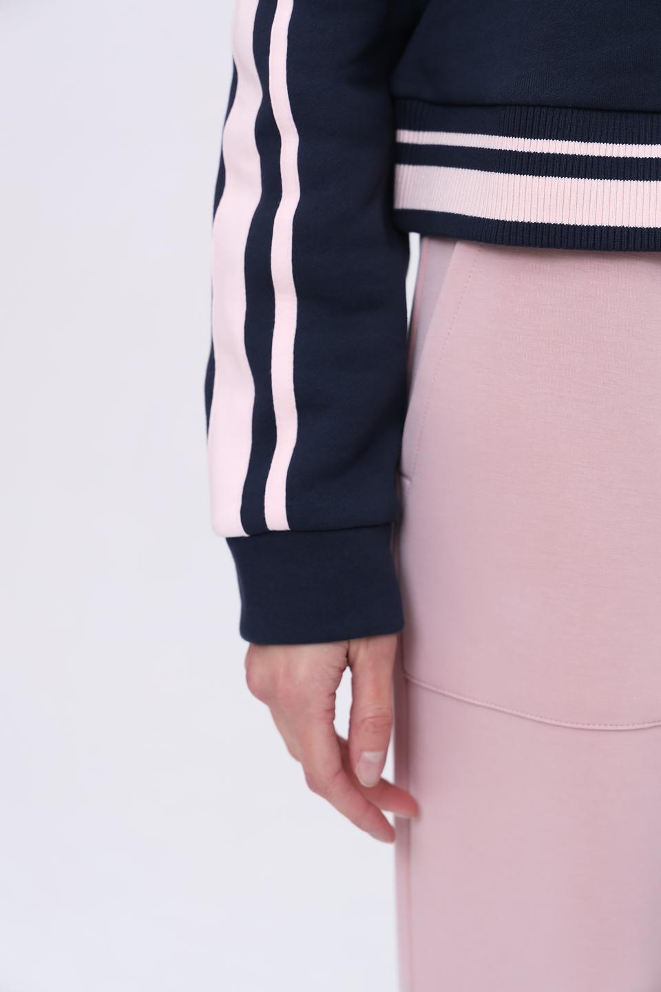 Толстовка EA7 женская с логотипом