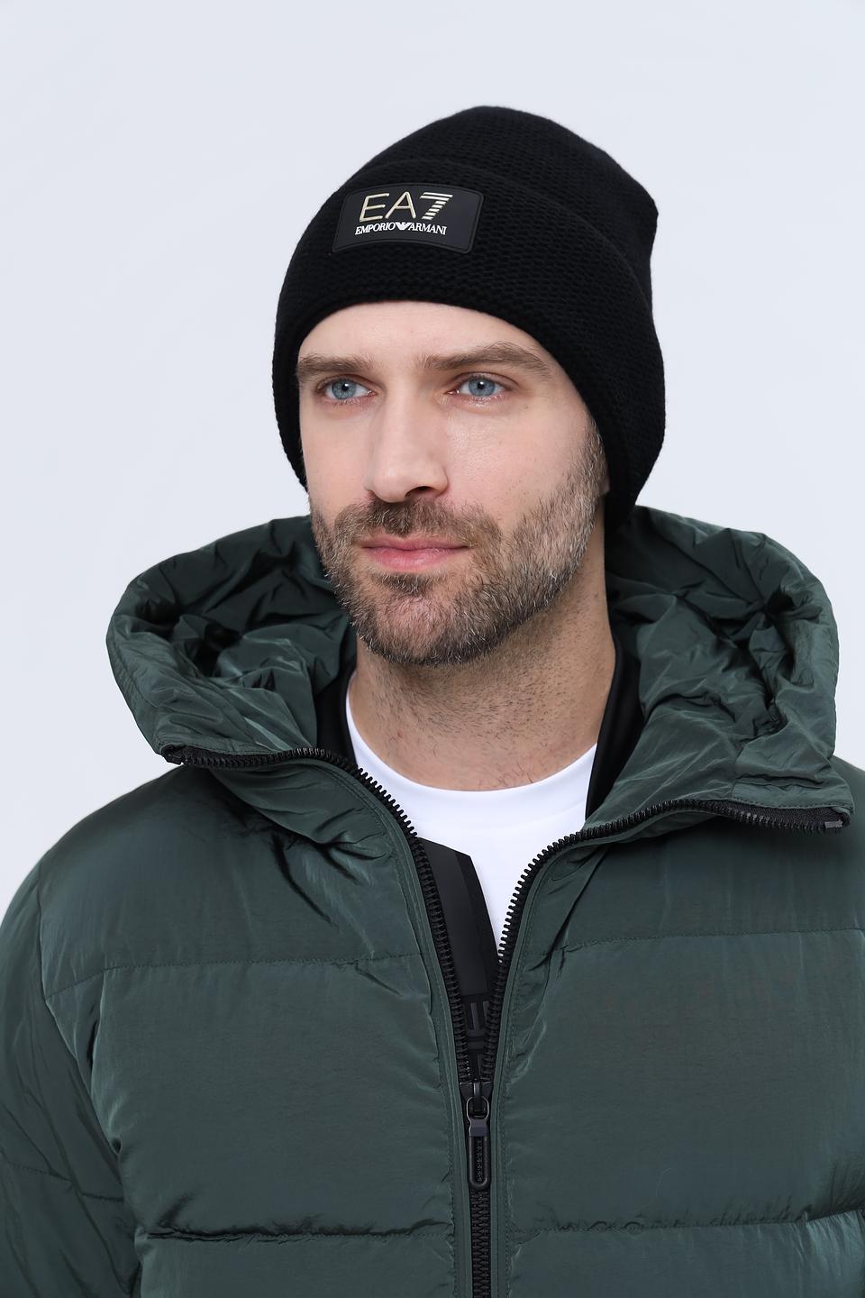 Шапка EA7 чёрная с логотипом