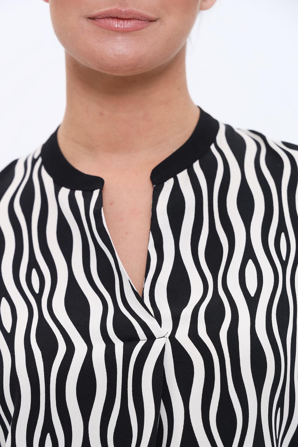 Блуза Bianca с волнистым принтом
