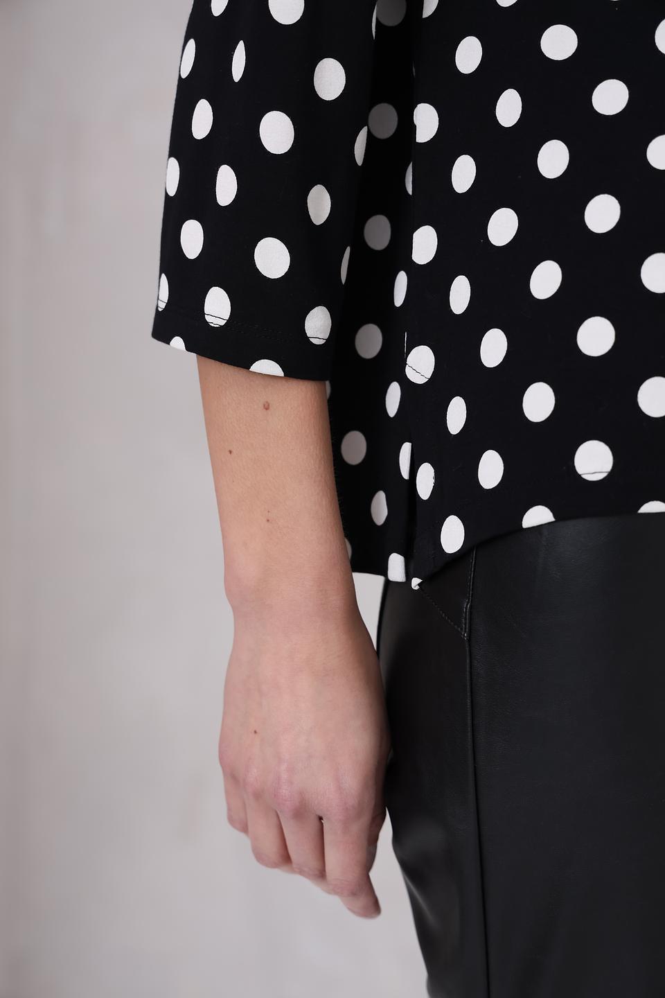 Лонгслив Monari в горошек чёрный