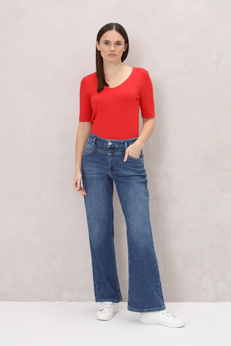 Футболка Oui красная с V-образным вырезом