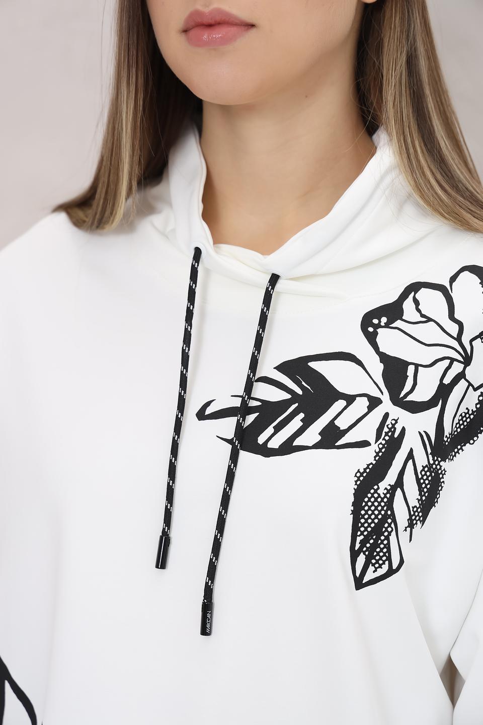 Пуловер Marc Cain с цветами белый