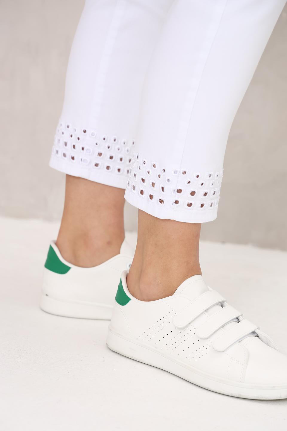 Джинсы Toni collection с перфорацией белые