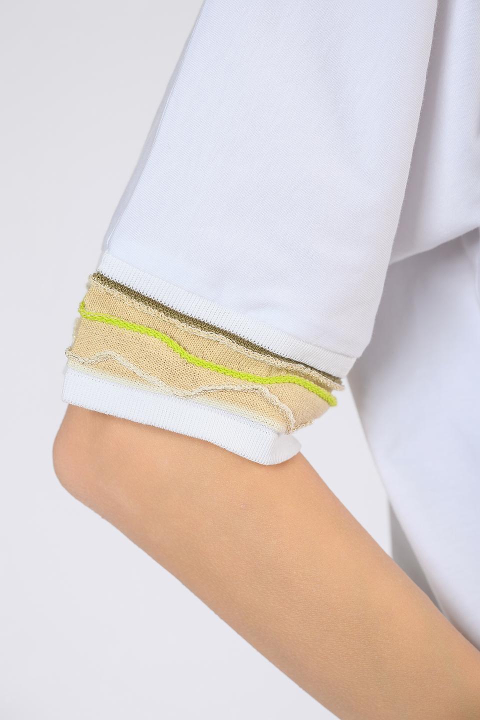 Блуза Tricot Chic с V-образным вырезом