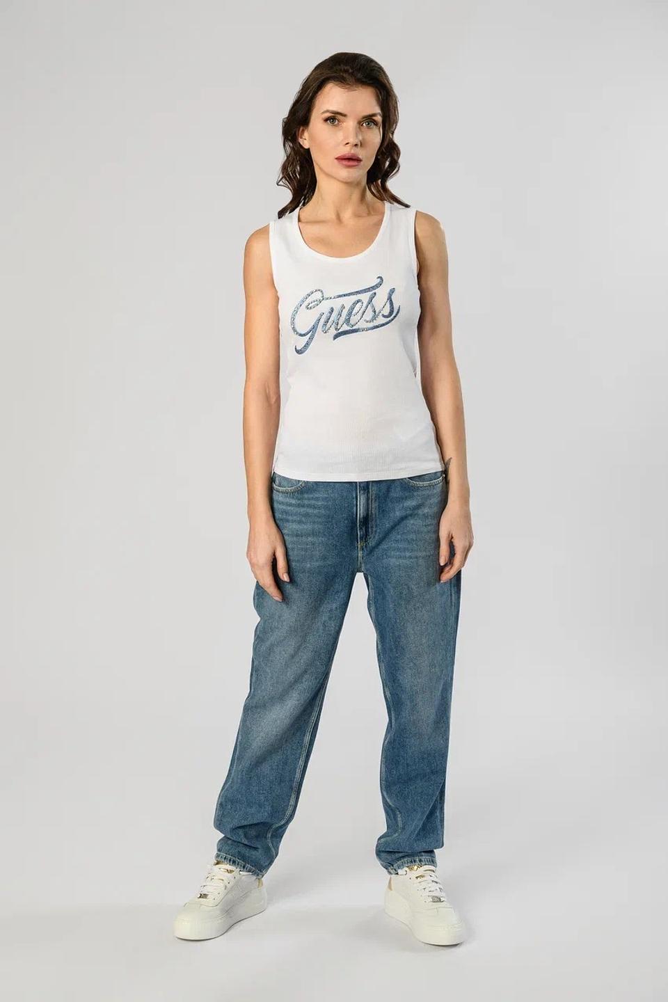 Топ Guess с логотипом