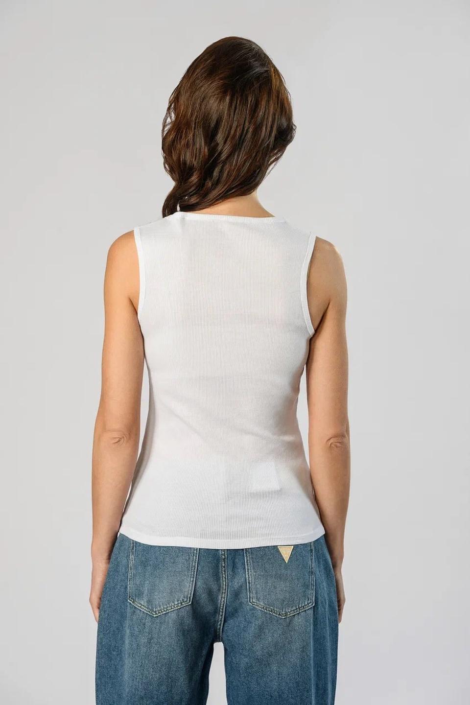 Топ Guess с логотипом