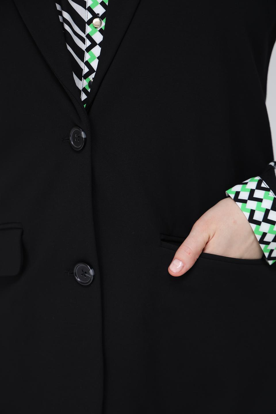 Жилет Frapp чёрный приталенный