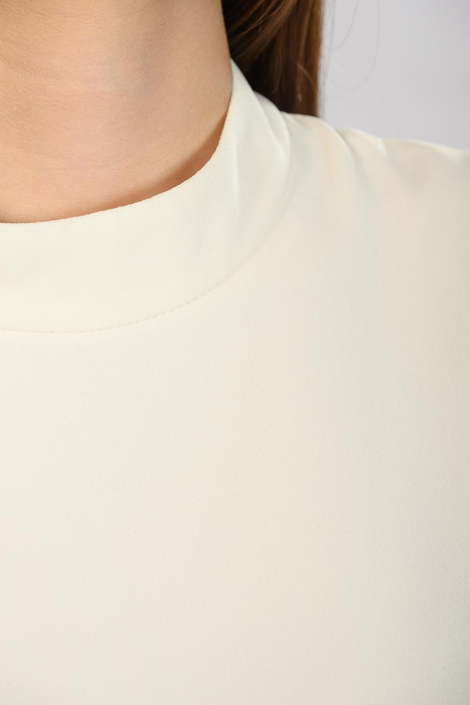 Платье Emka кремовое с вырезом