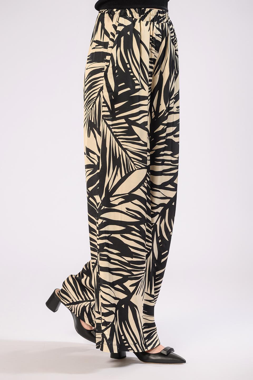 Брюки Icona с принтом листья бежевые