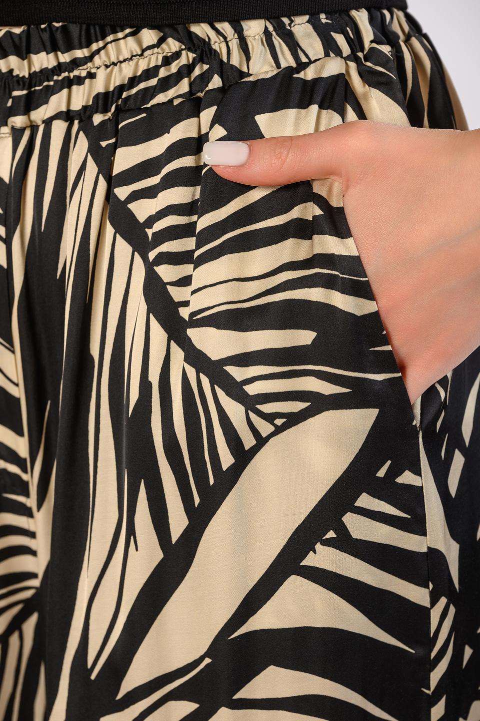 Брюки Icona с принтом листья бежевые