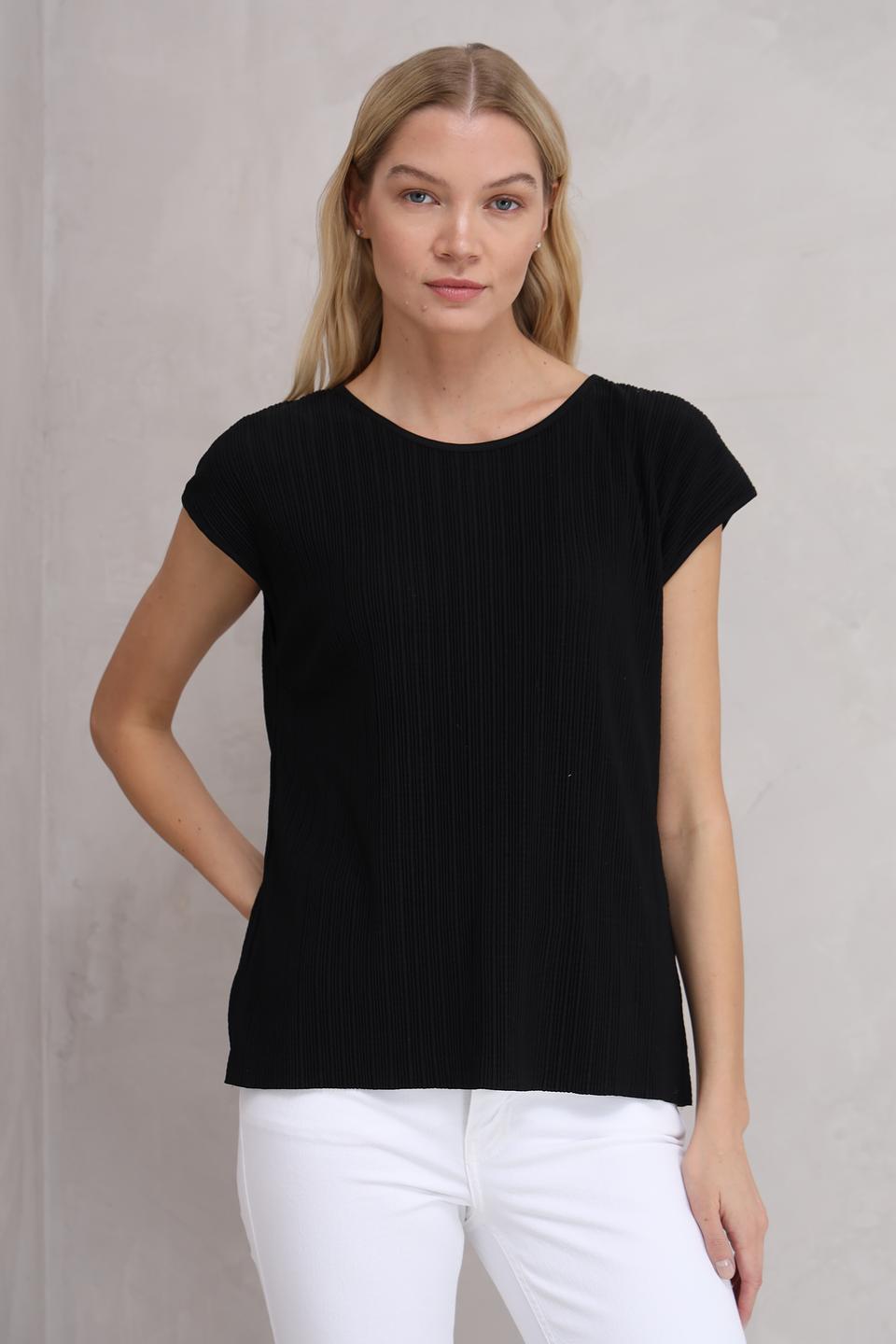 Футболка More and More чёрная с коротким рукавом