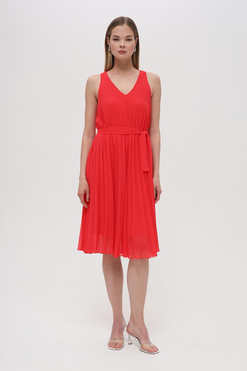 Платье You Just White красное плиссе с поясом
