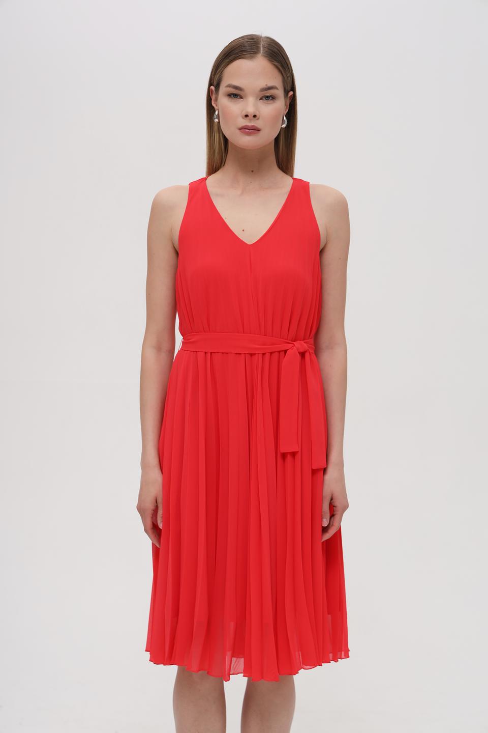 Платье You Just White красное плиссе с поясом