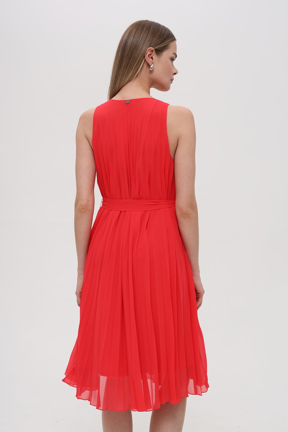 Платье You Just White красное плиссе с поясом