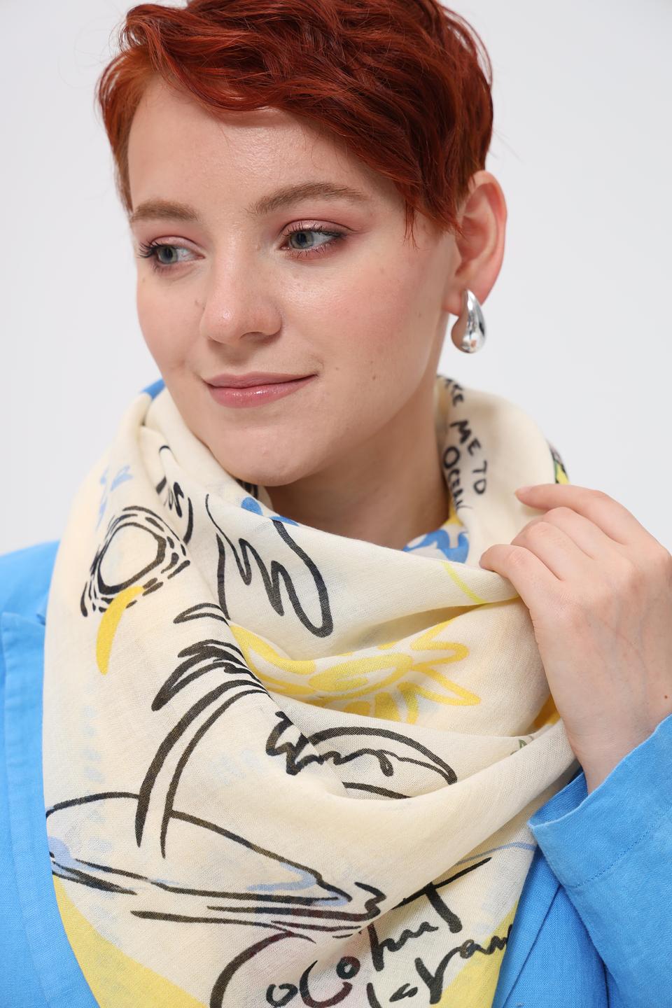 Платок Oui с вышивкой жёлтый