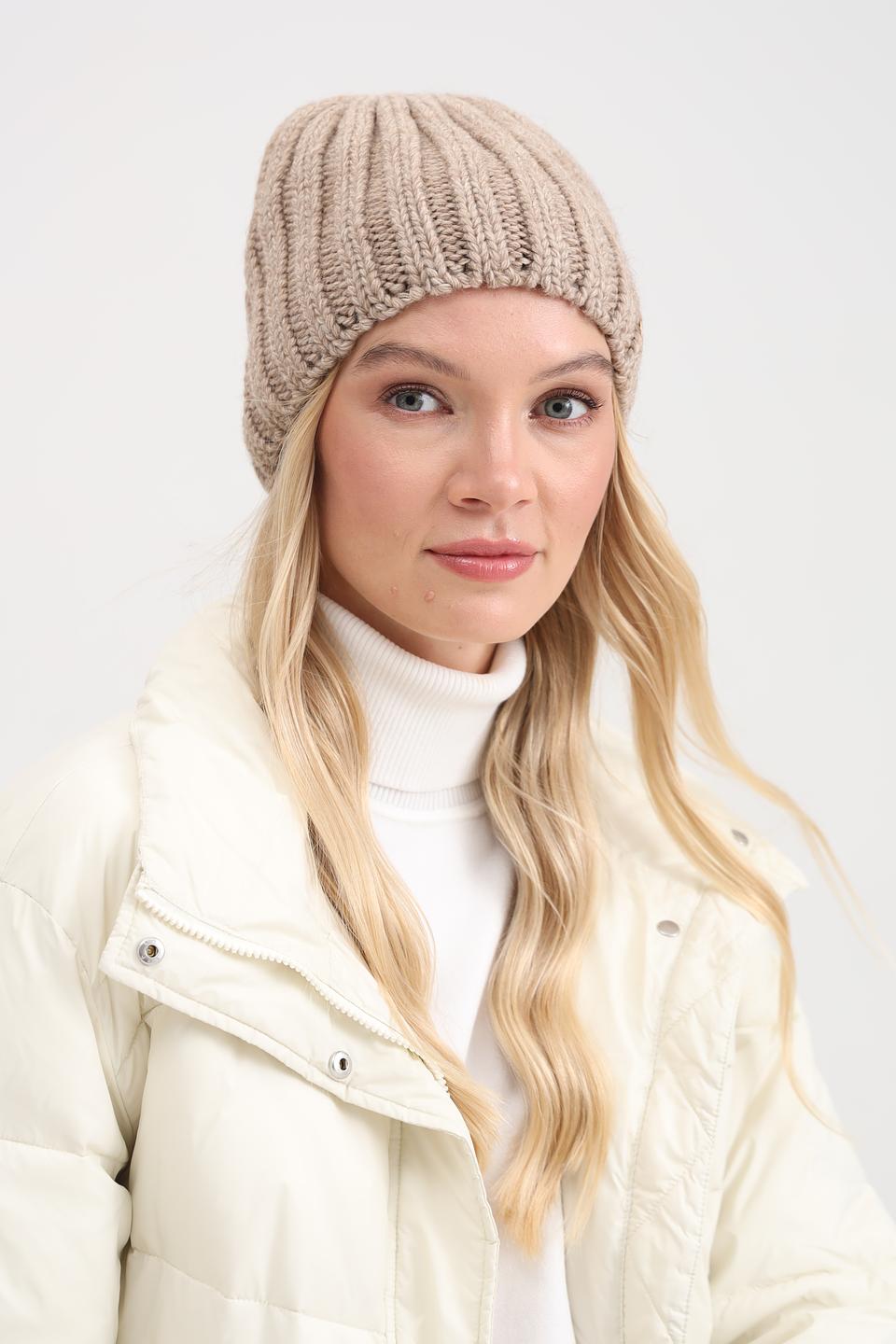 Шапка Adel вязаная бежевая