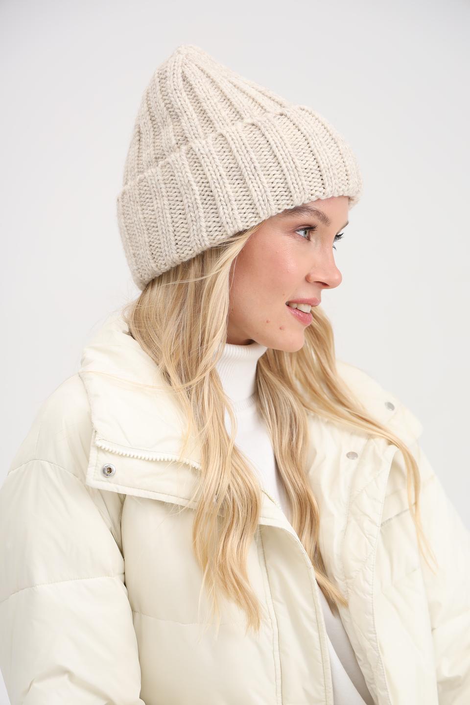 Шапка Adel вязаная бежевая