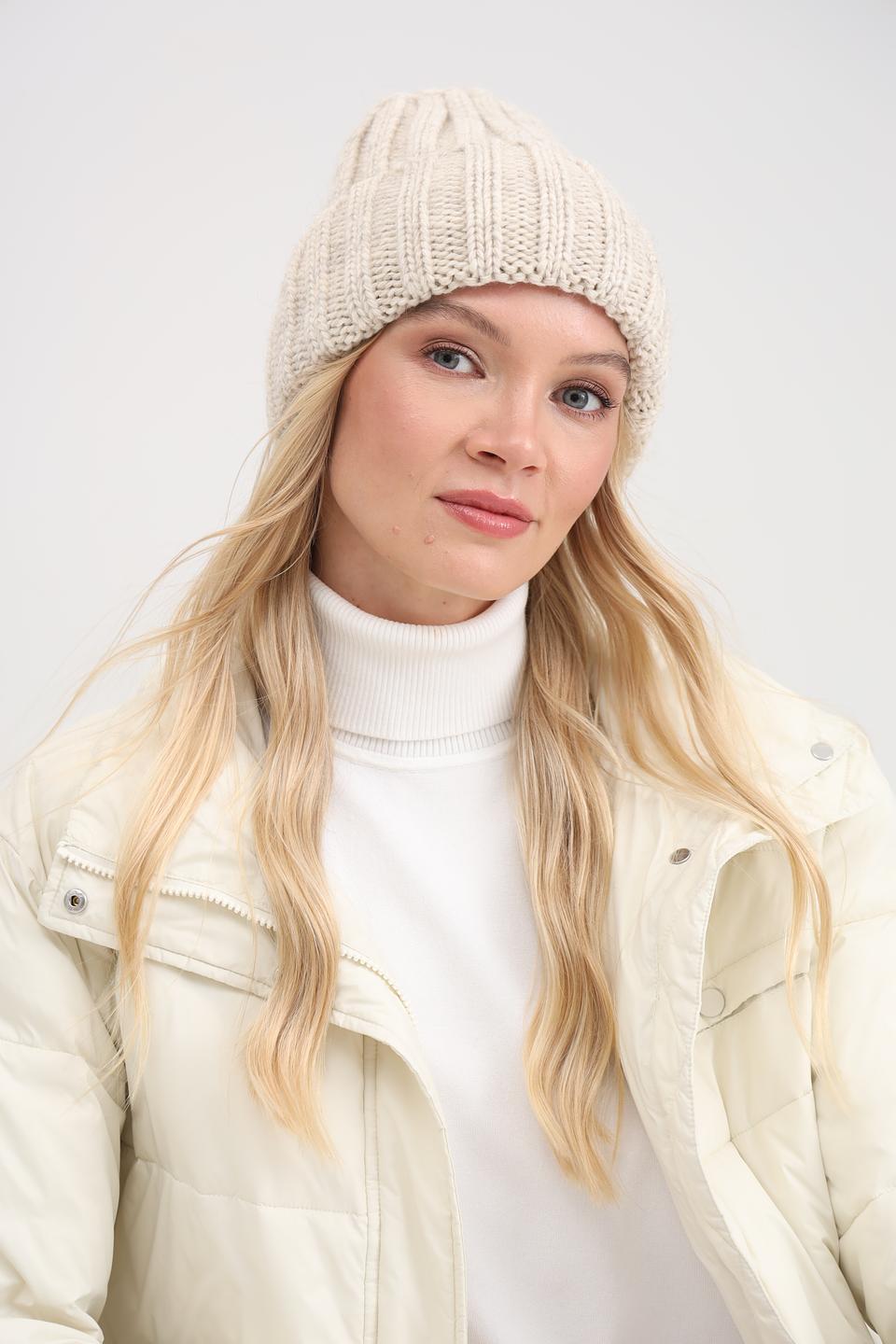 Шапка Adel вязаная бежевая