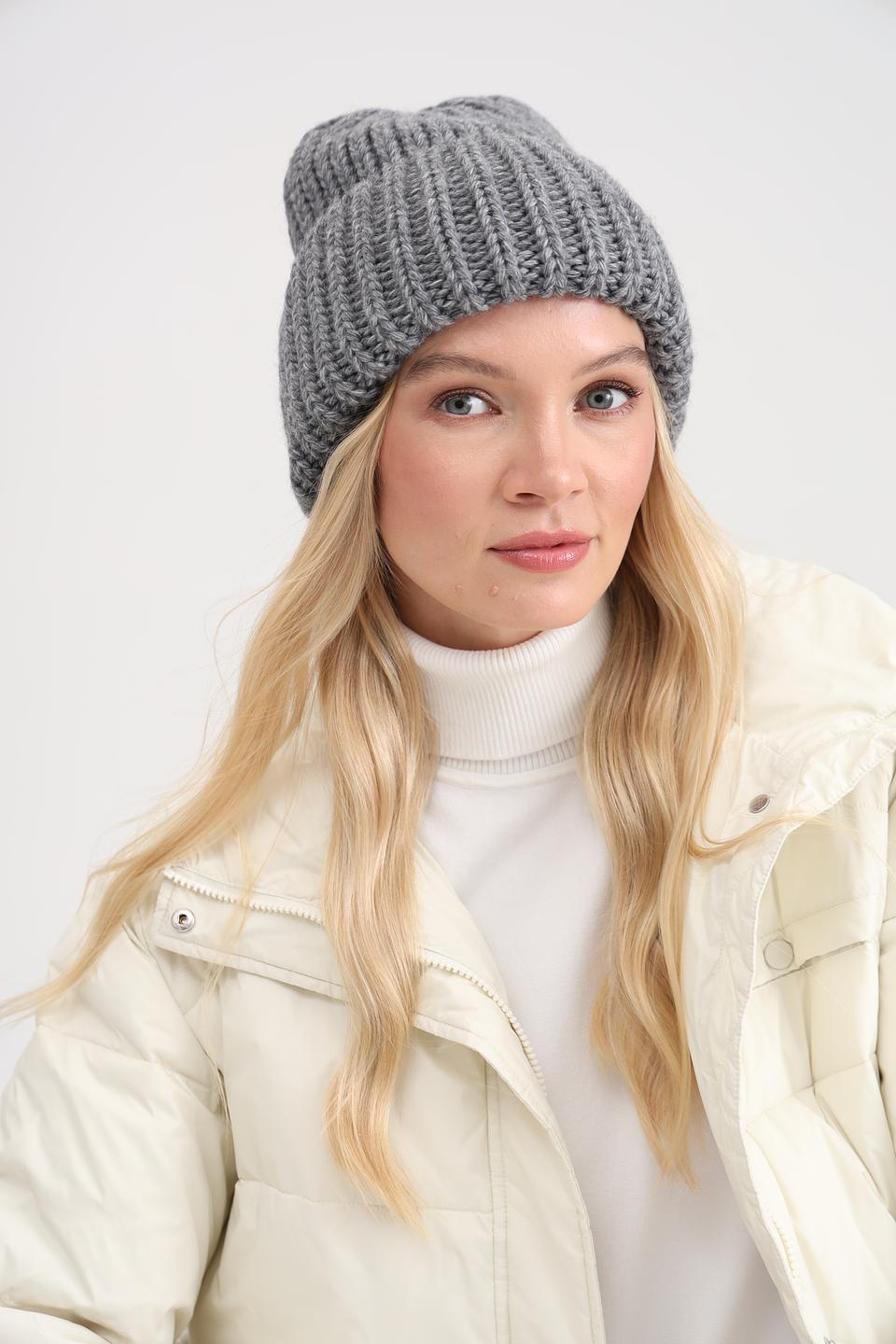 Шапка Adel вязаная серая