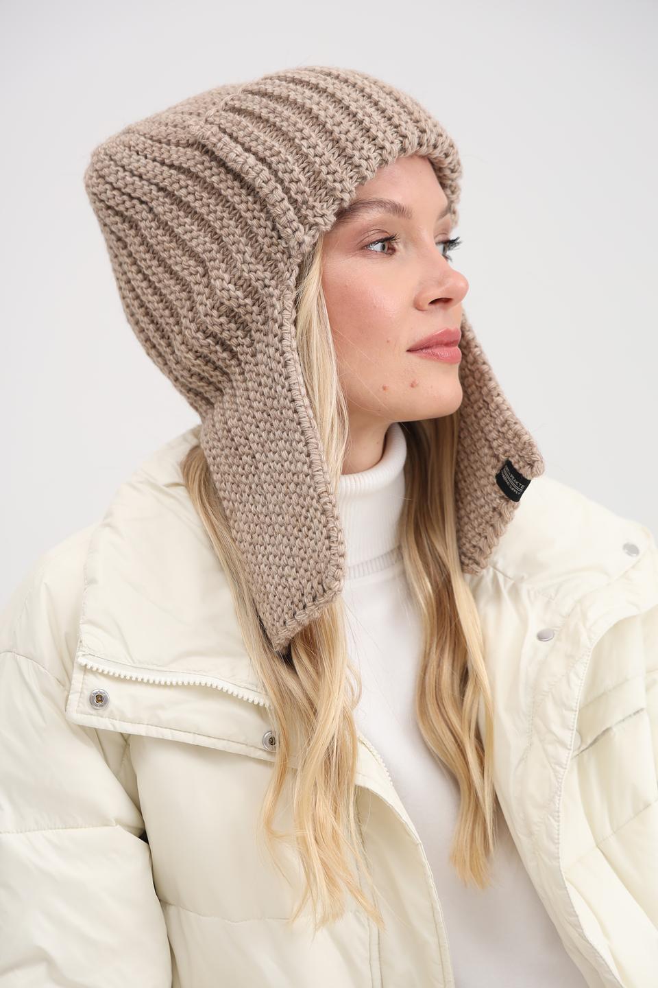 Шапка Adel с ушами бежевая
