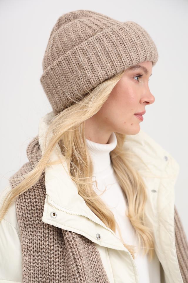 Шапка Adel вязаная бежевая