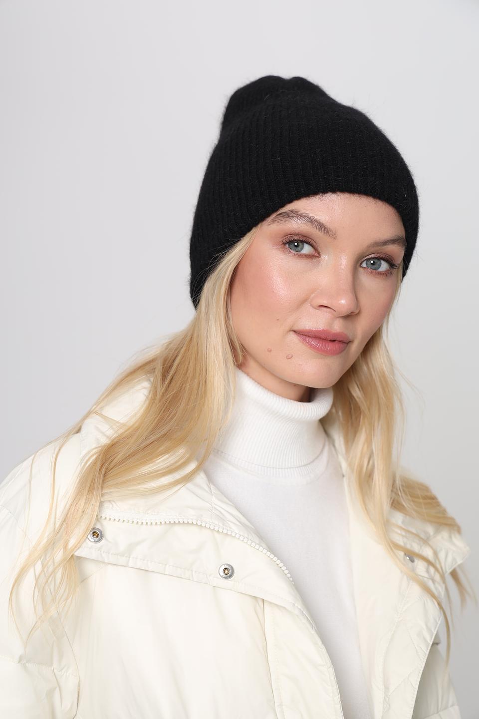 Шапка Adel чёрная вязаная