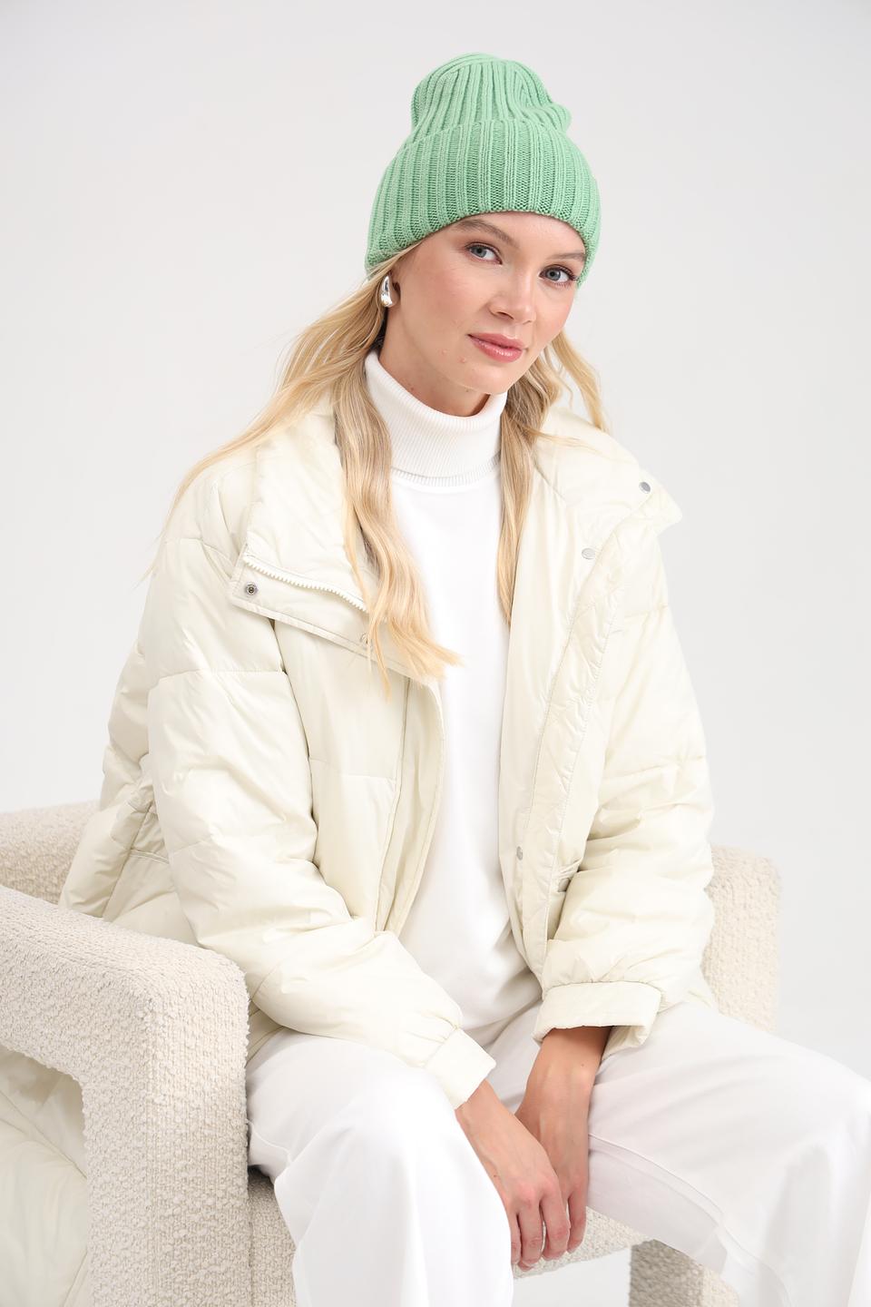 Шапка Adel вязаная мятная