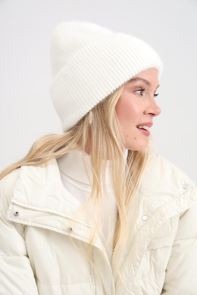 Шапка Adel вязаная белая