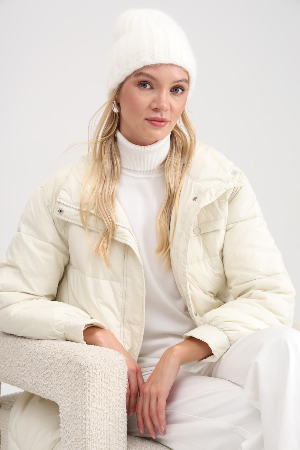 Шапка Adel женская белая