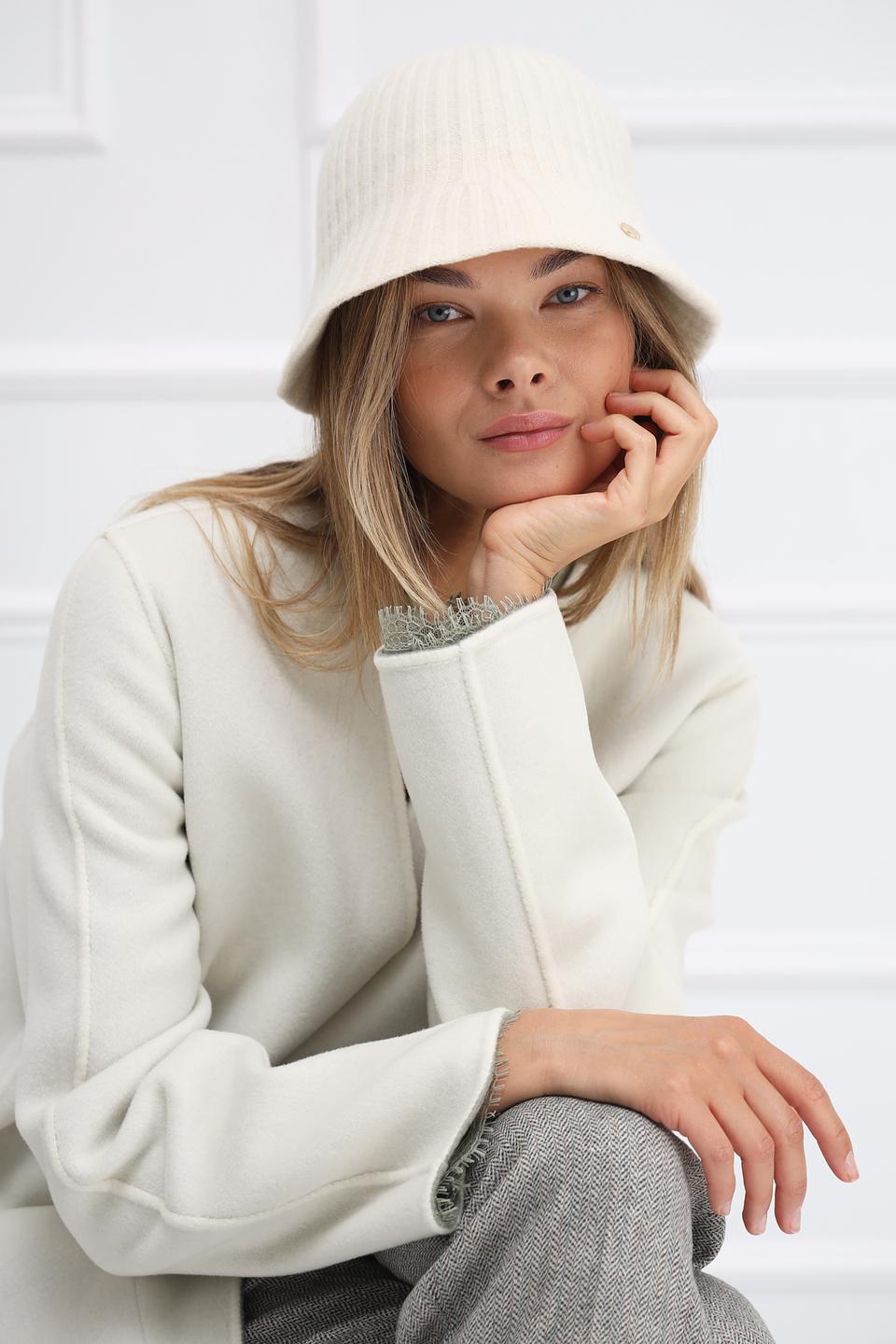 Шапка Marc Cain вязаная бежевая