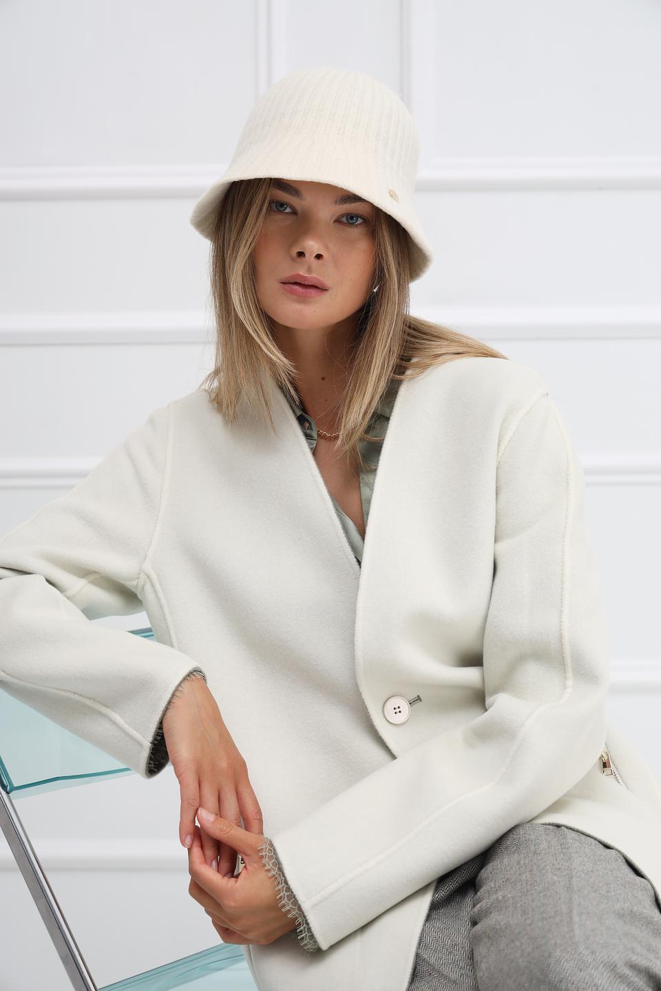 Шапка Marc Cain вязаная бежевая