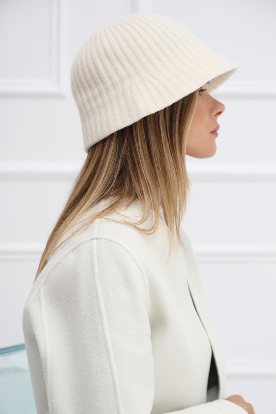 Шапка Marc Cain вязаная бежевая