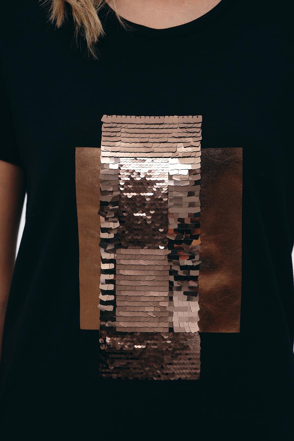 Футболка More and More с принтом чёрная