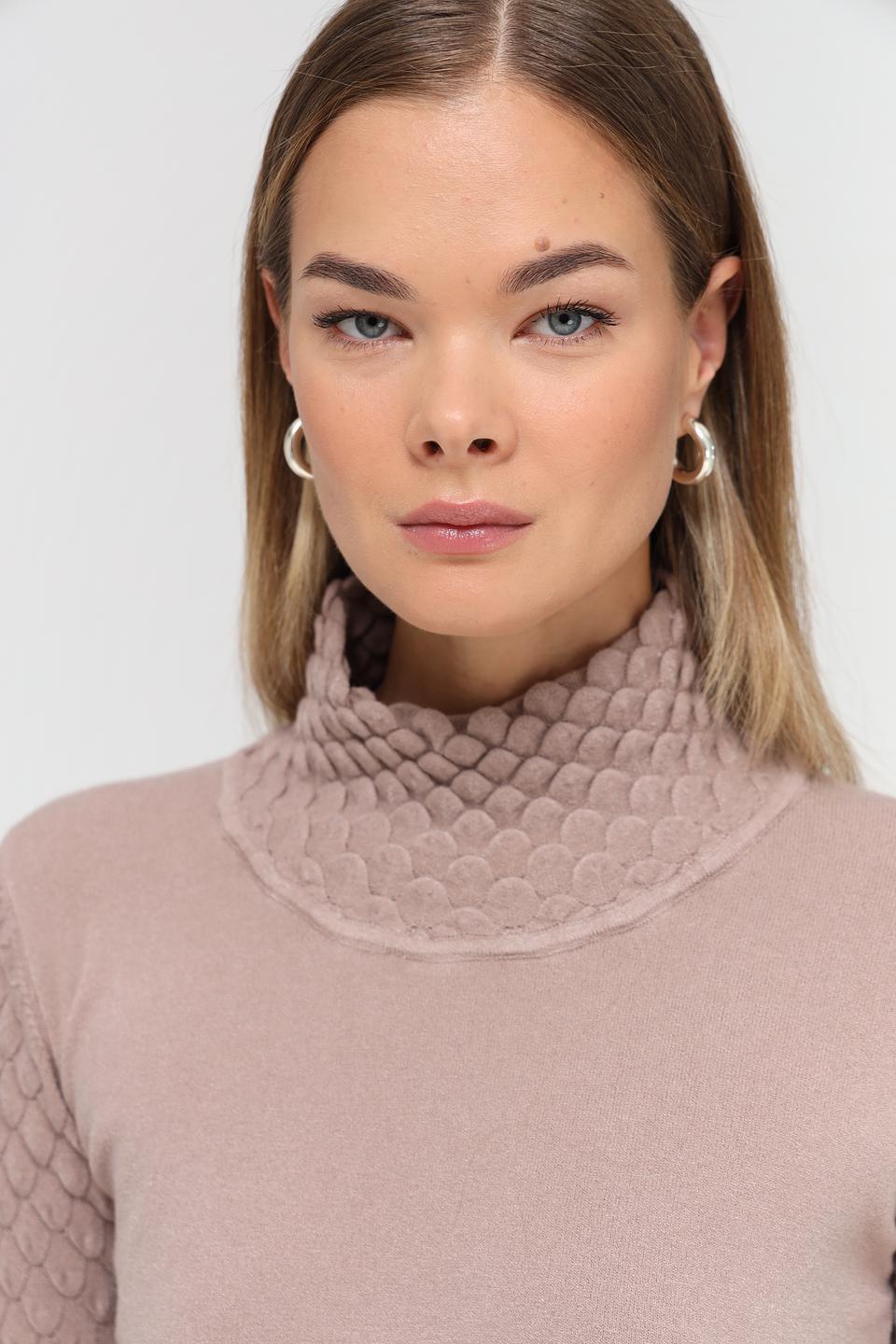 Пуловер Passioni с текстурой "соты"