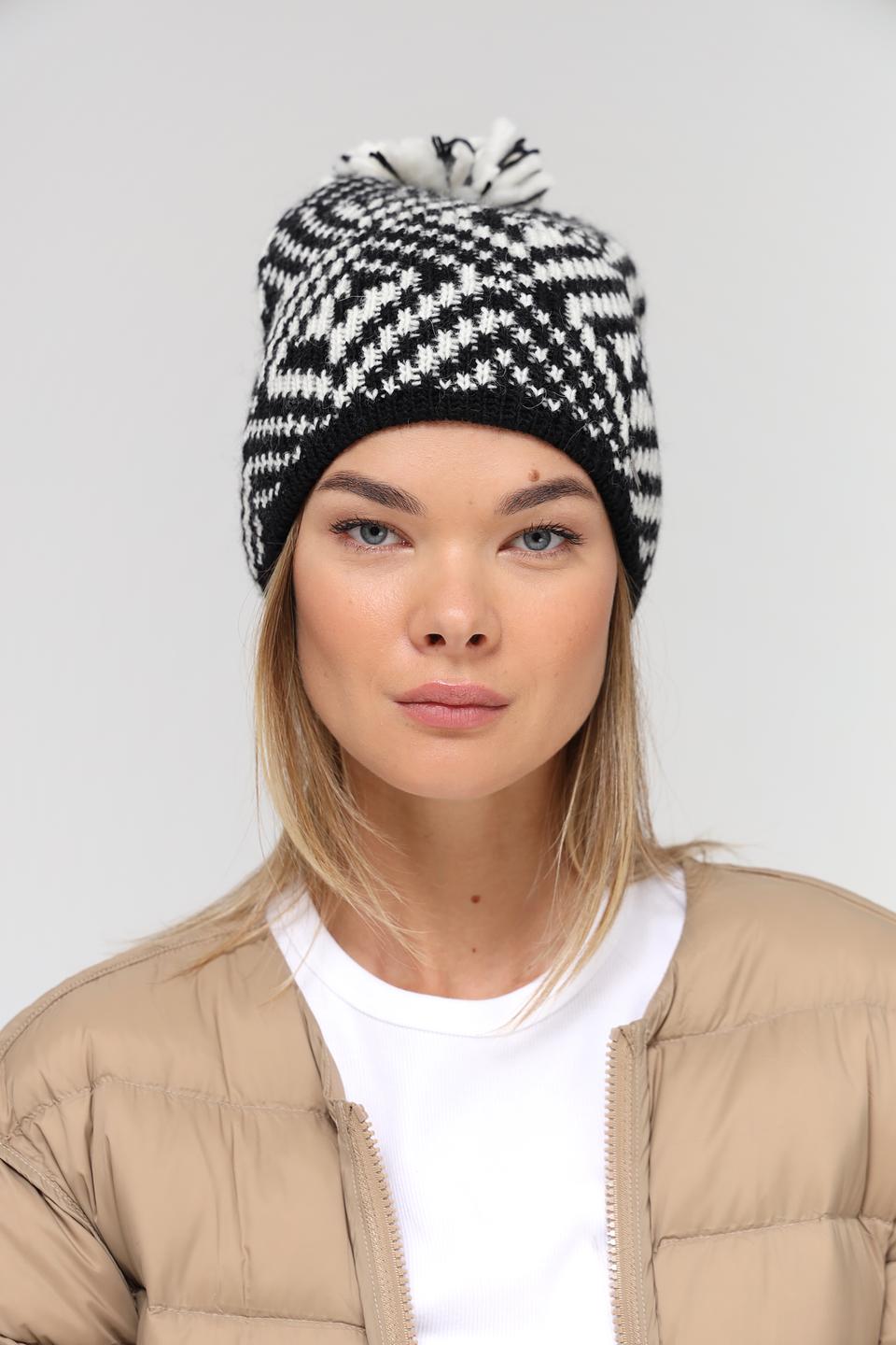 Шапка Marhatter с помпоном