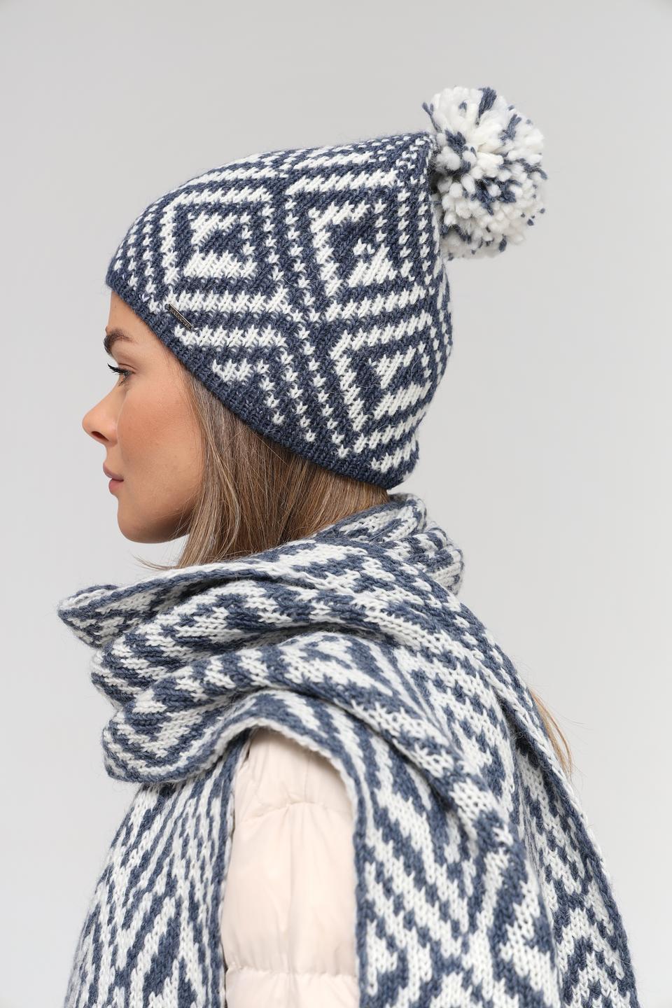 Шапка Marhatter с помпоном