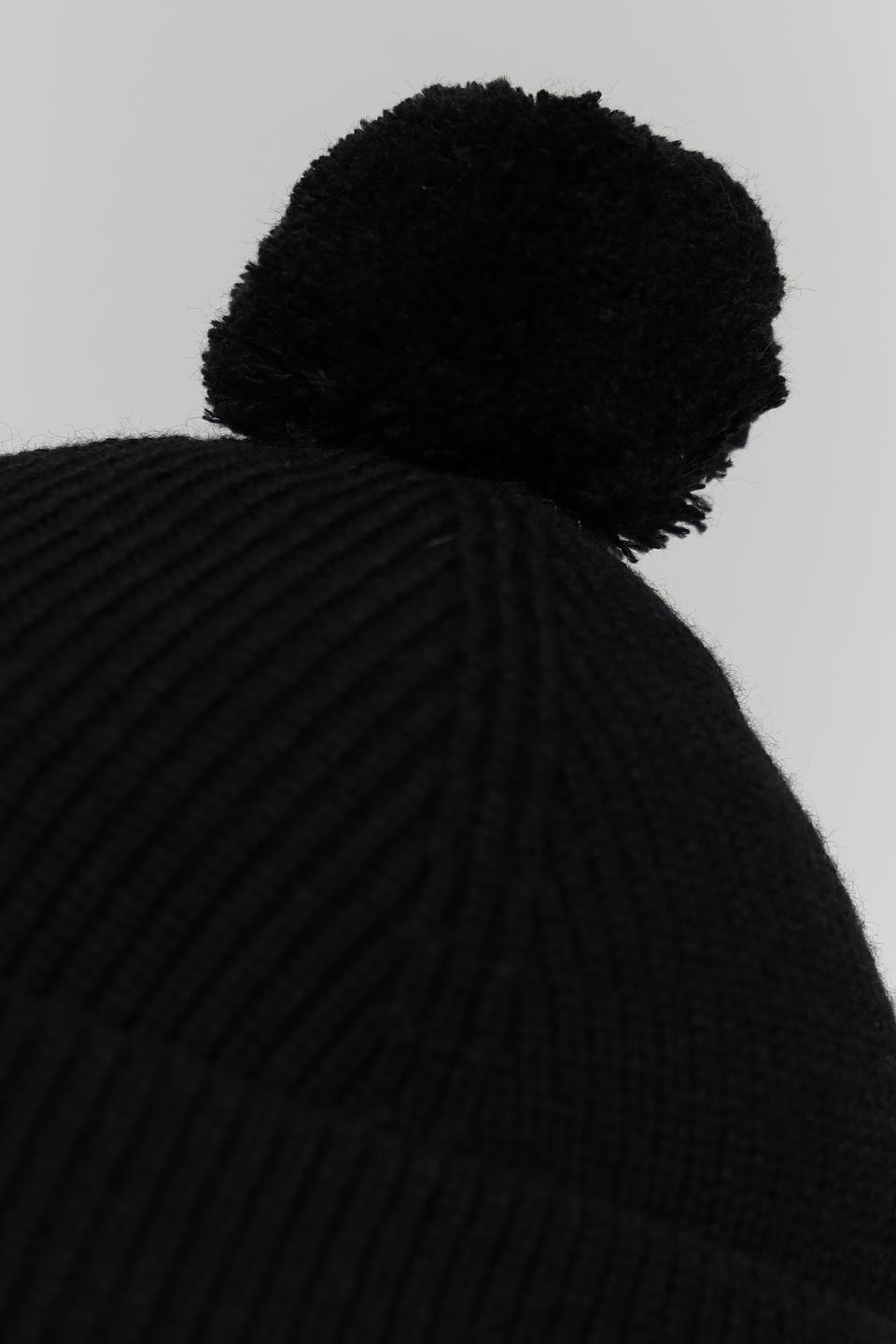 Шапка Marhatter чёрная с помпоном