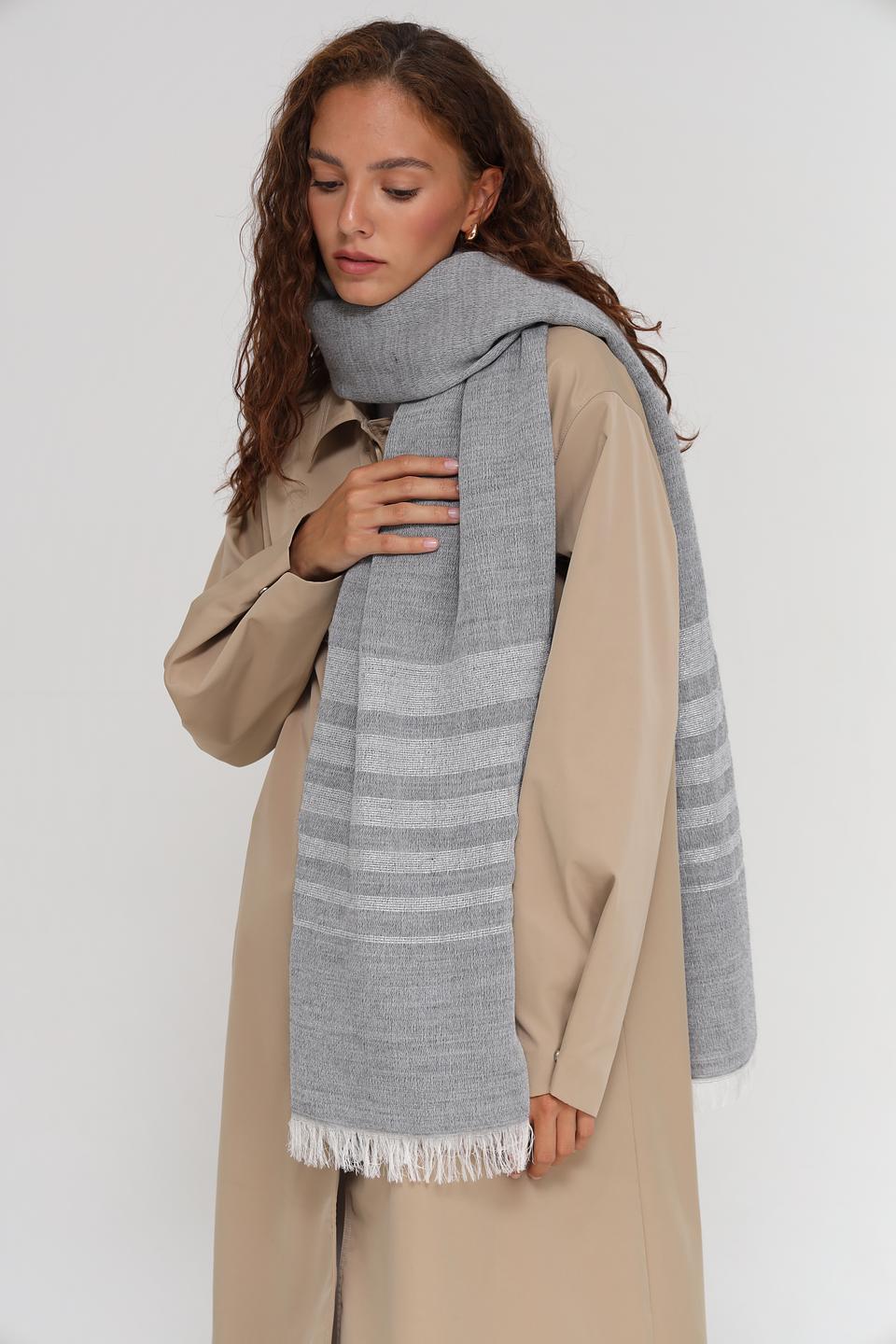 Шарф Marc Aurel в полоску серый