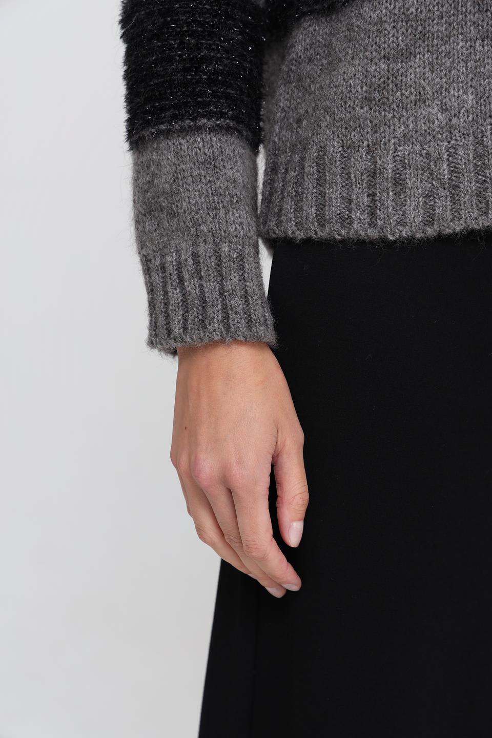 Пуловер UNQ в полоску серый