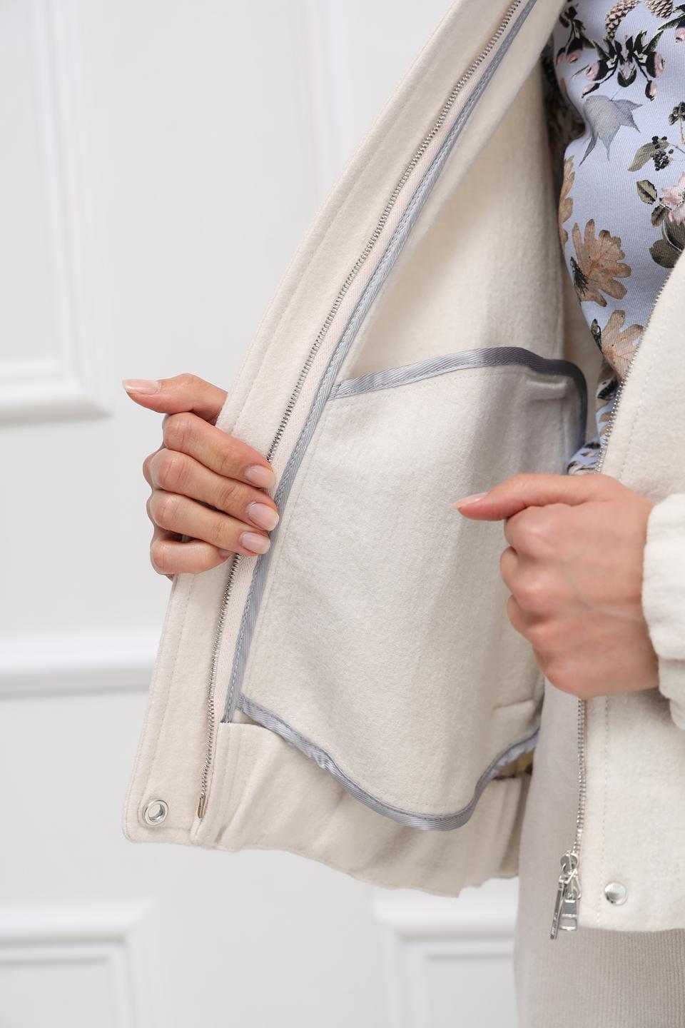 Жакет Marc Cain в стиле бомбер бежевый