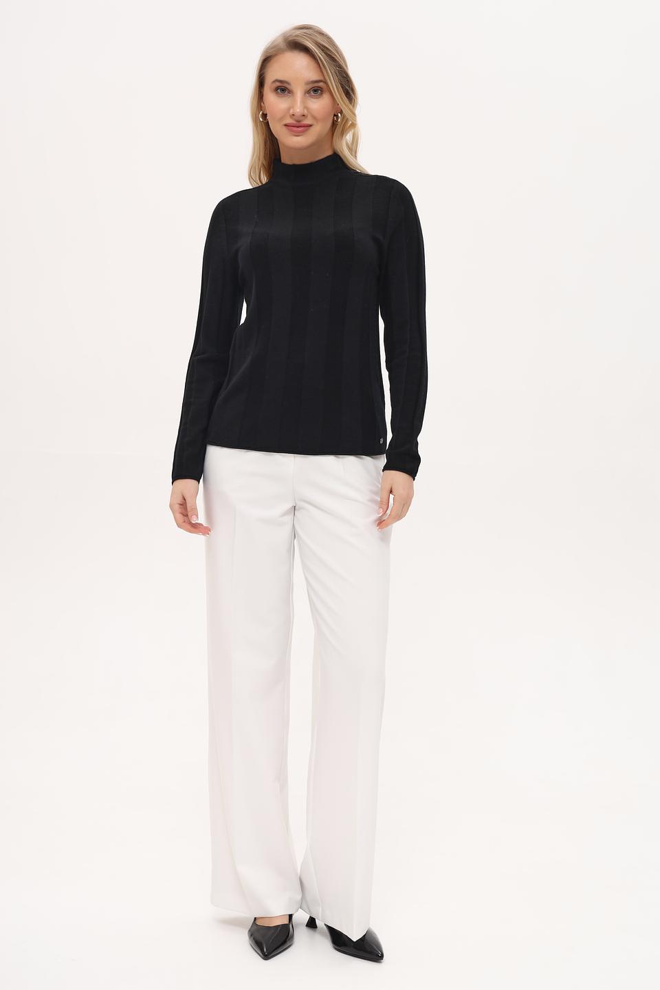 Пуловер Marc Cain чёрный с вертикальной текстурой