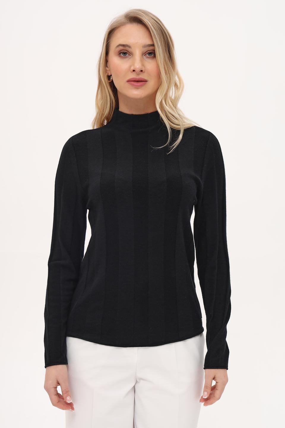 Пуловер Marc Cain чёрный с вертикальной текстурой