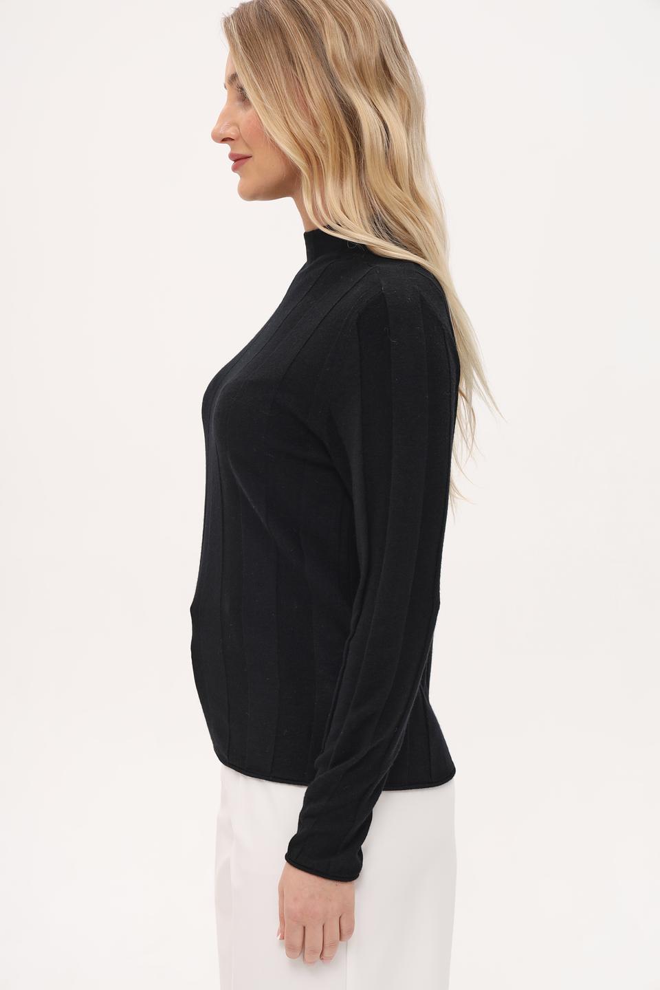 Пуловер Marc Cain чёрный с вертикальной текстурой