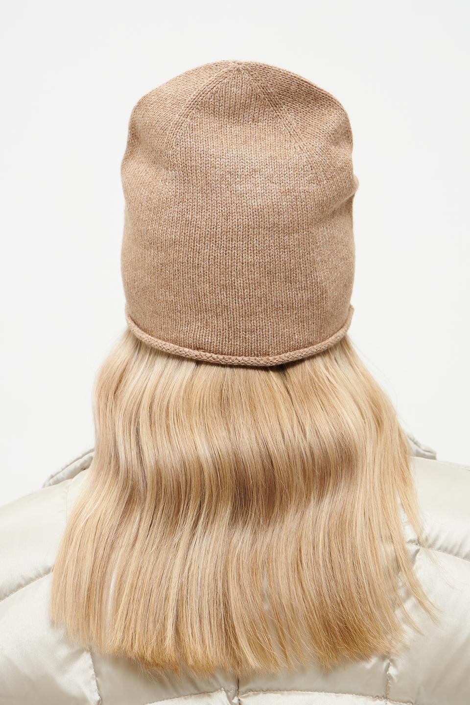 Шапка Oui вязаная бежевая