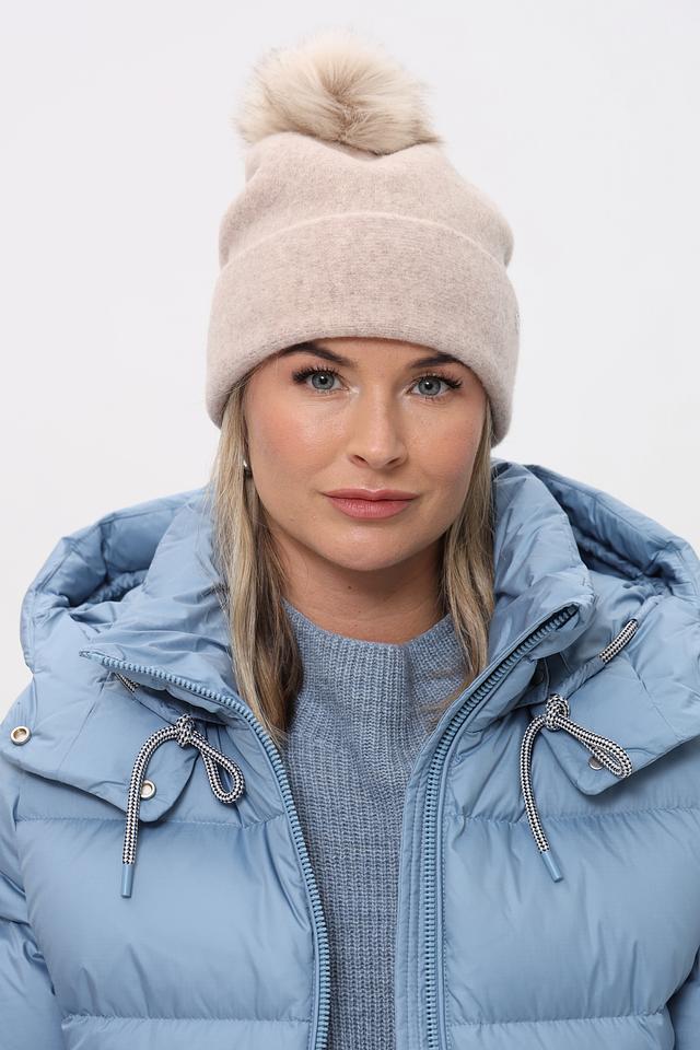 Шапка Marc Cain с помпоном бежевая