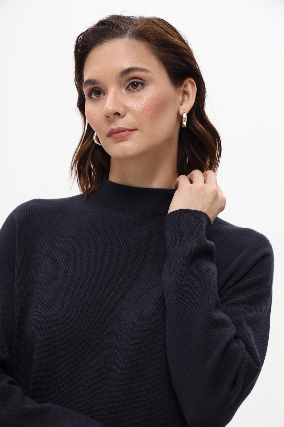 Пуловер Oui с горлом, тёмно-синий