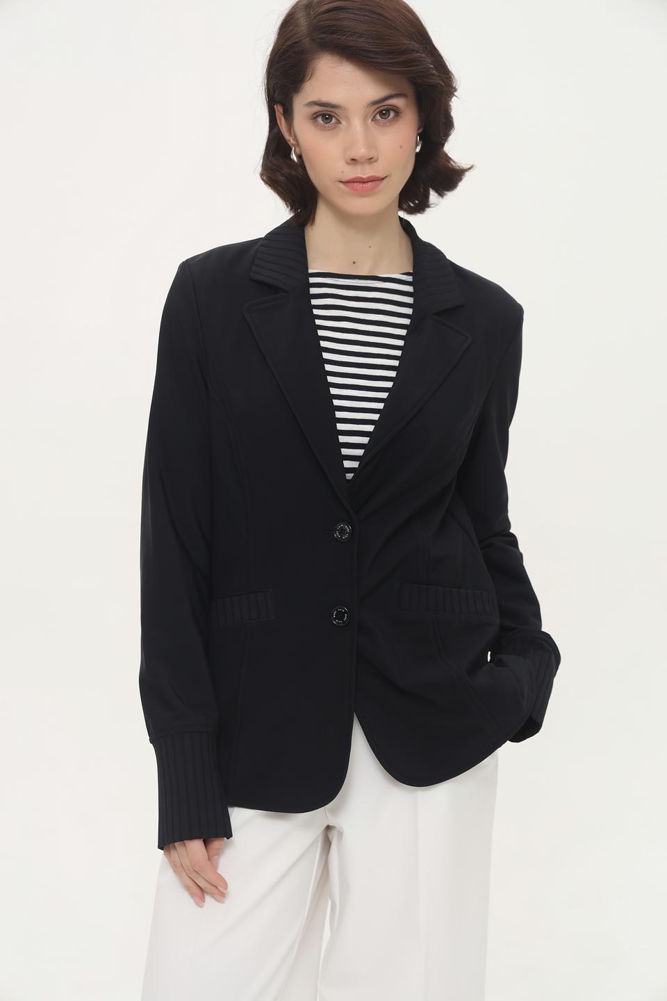 Жакет Marc Cain чёрный приталенный