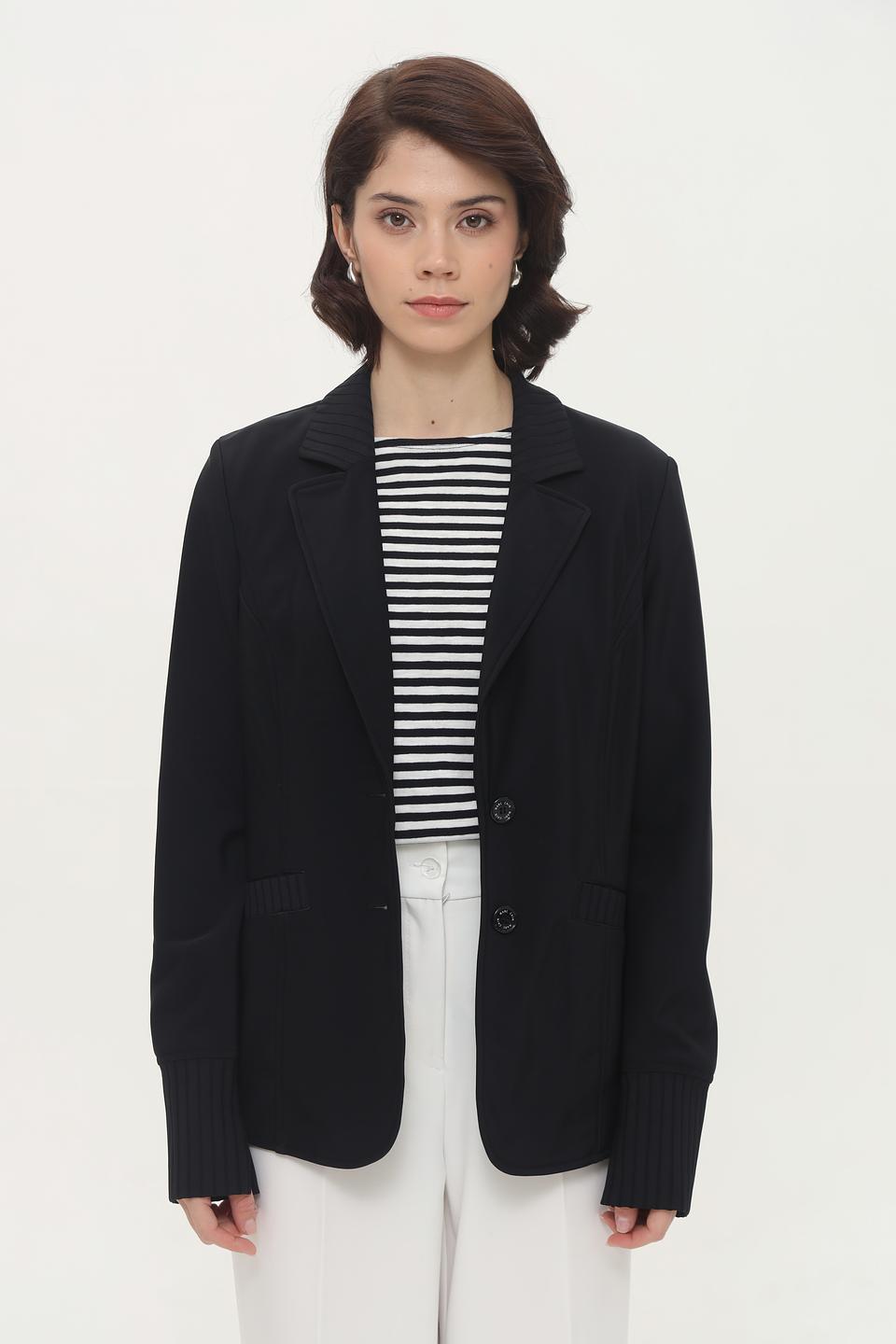 Жакет Marc Cain чёрный приталенный