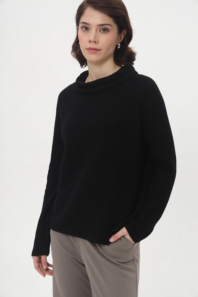 Пуловер Monari чёрный с горлом